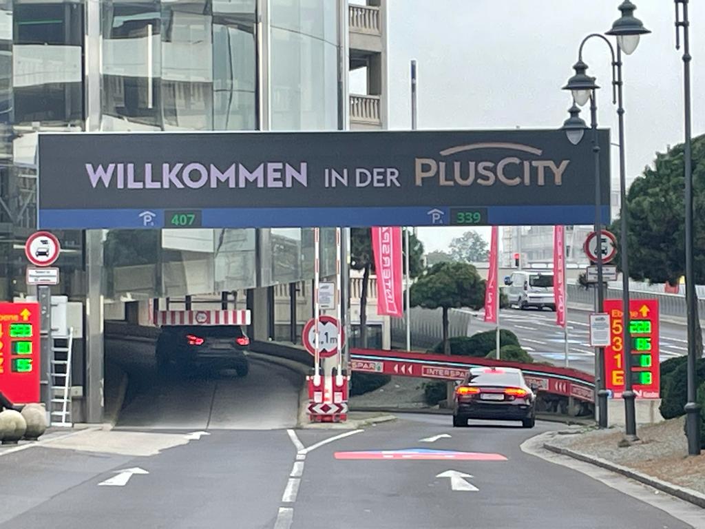 LED Wall Parkhaus PlusCity