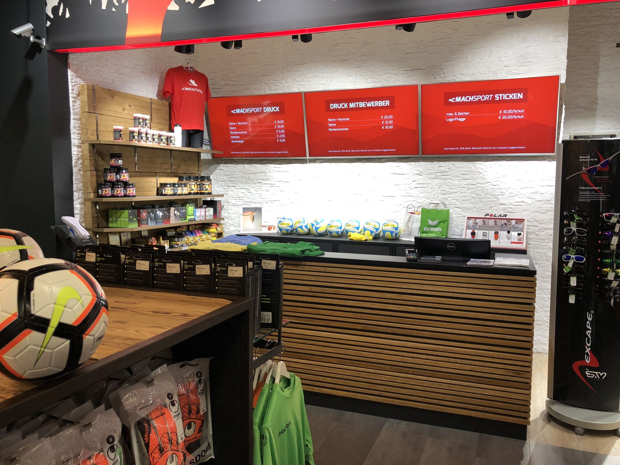 Digital signage applications for businesses