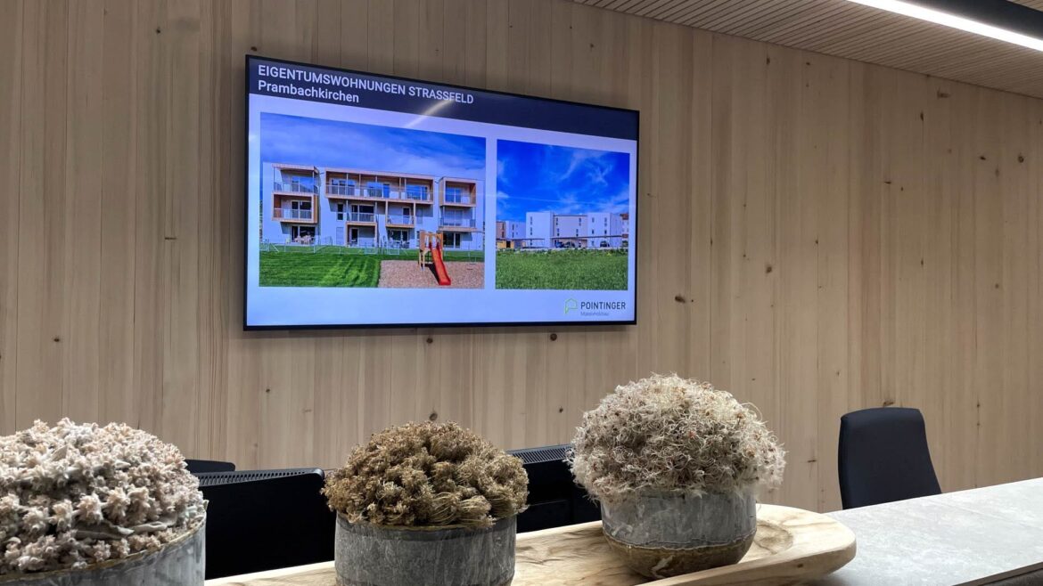 What is Digital Signage? Definition, advantages & applications