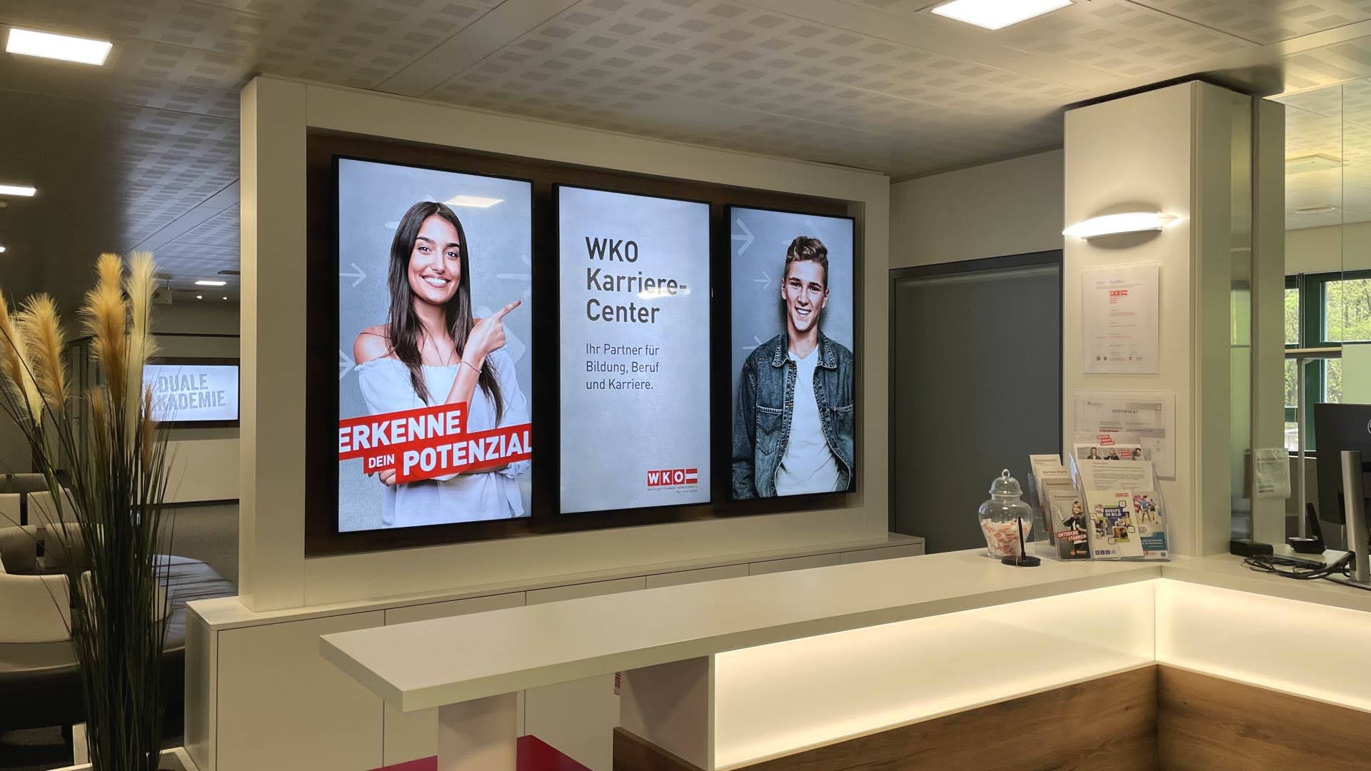 Digital signage for recruiting